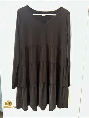 Sew In Love Black Long-Sleeve Tiered V-Neck Dress